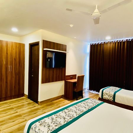 Hotel White And Restaurant 300 Mtr From Golden Temple Amritsar Exterior foto