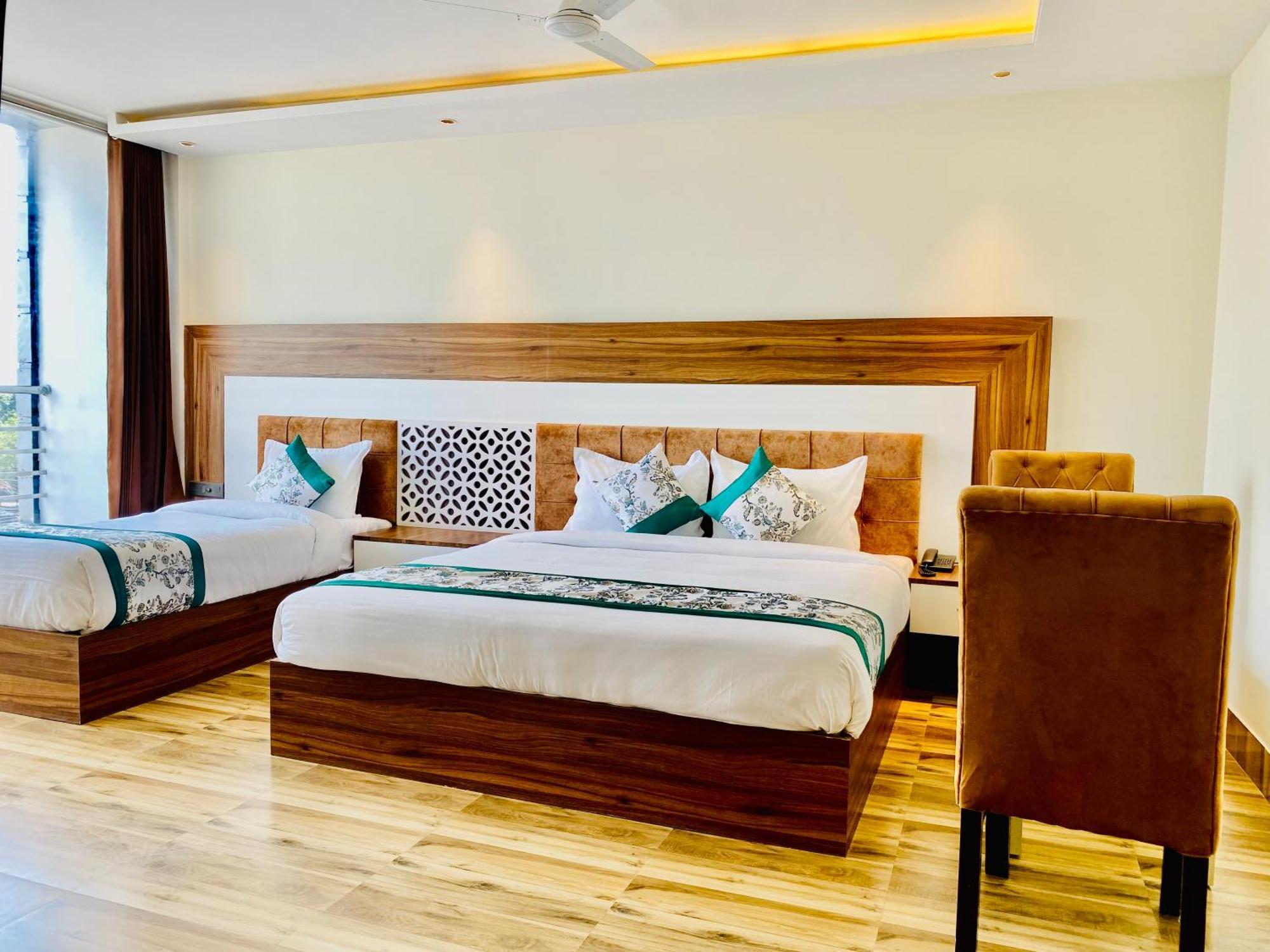 Hotel White And Restaurant 300 Mtr From Golden Temple Amritsar Exterior foto